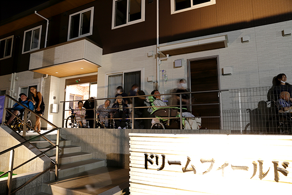 宝生寺で開催される本地お地蔵まつり花火